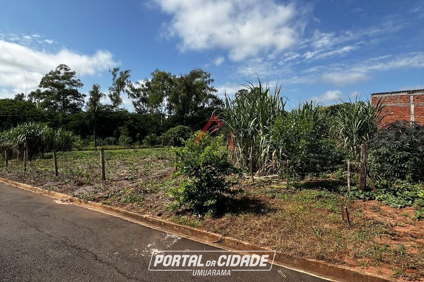 Terreno &agrave; venda - 198m&sup2; - Centro