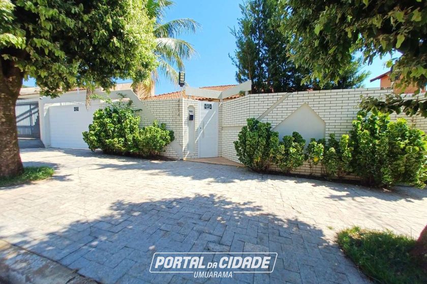 Casa &agrave; venda - 420m&sup2; - Zona I