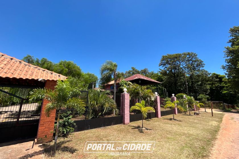 Ch&aacute;cara &agrave; venda - 11000m&sup2; - PR-323