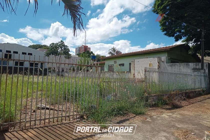 Terreno &agrave; venda - 490m&sup2; - Zona II