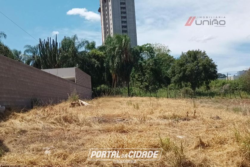 Terreno &agrave; venda - 389m&sup2; - Jardim Floren&ccedil;a