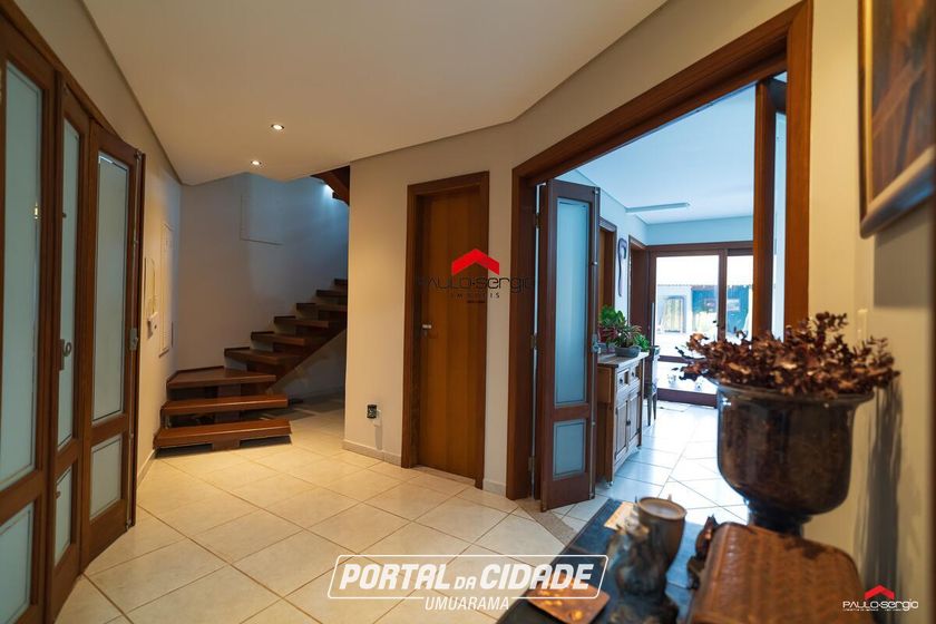 Sobrado &agrave; venda - 305m&sup2; - Zona VII