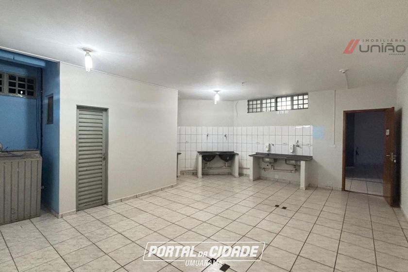 Sal&atilde;o Comercial para alugar - Zona III
