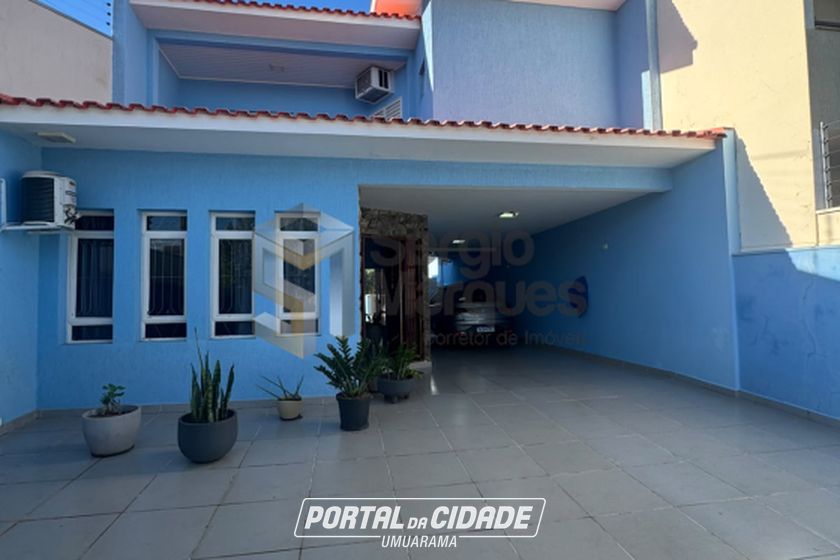 Sobrado &agrave; venda - 238m&sup2; - Zona 2