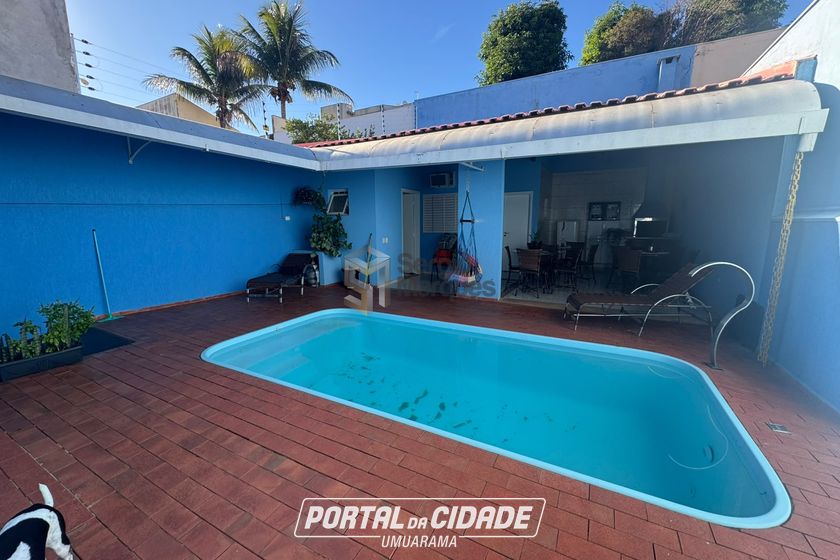 Sobrado &agrave; venda - 238m&sup2; - Zona 2