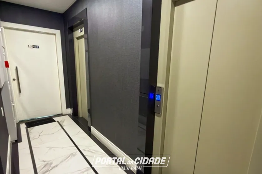 Apartamento &agrave; venda - 120m&sup2; - Meia Praia