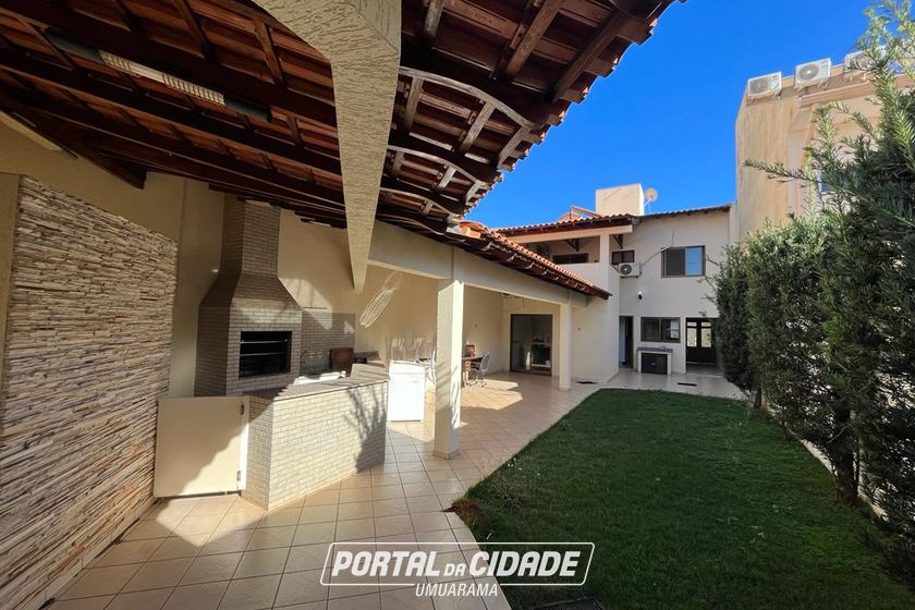 Sobrado &agrave; venda - 262m&sup2; - Zona Armaz&eacute;m