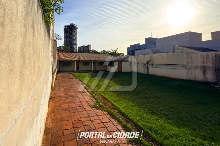 Terreno &agrave; venda - 130m&sup2; - Zona II