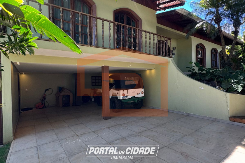 Casa &agrave; venda - 240m&sup2; - Centro