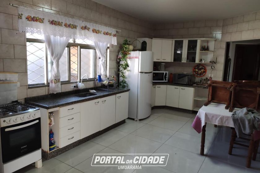 Casa &agrave; venda - 220m&sup2; - Parque Tarum&atilde;