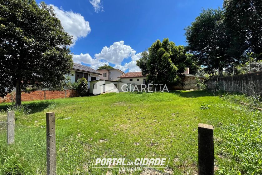Terreno &agrave; venda - 400m&sup2; - CENTRO