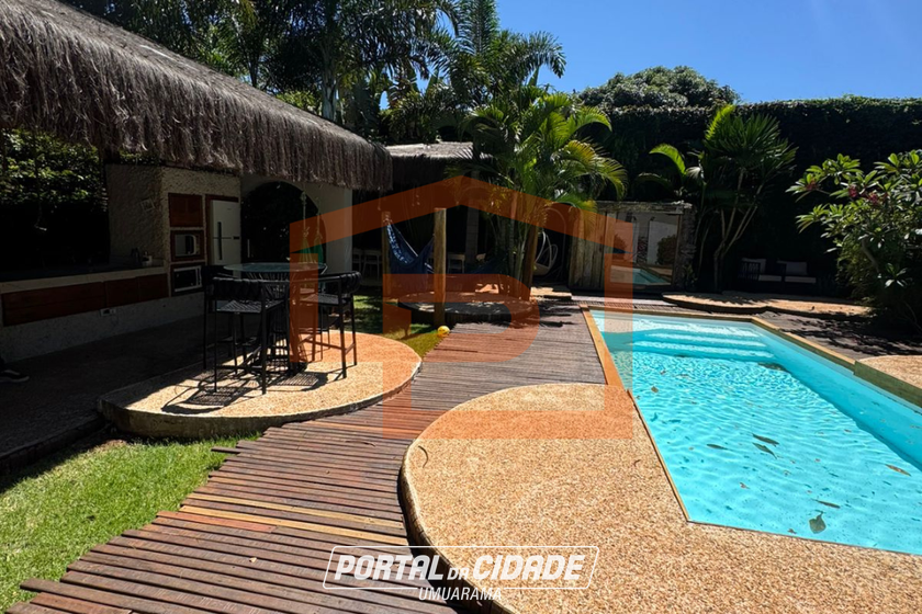 Casa &agrave; venda - 240m&sup2; - Centro