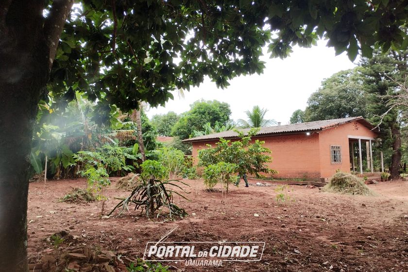 Ch&aacute;cara &agrave; venda - 1800m&sup2; - Saltinho do Oeste