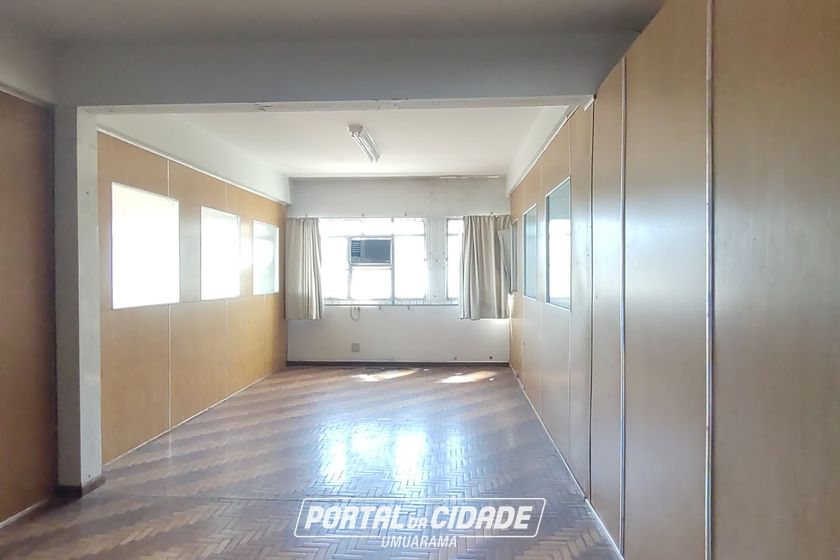 Sal&atilde;o Comercial para alugar - 150m&sup2; - Centro