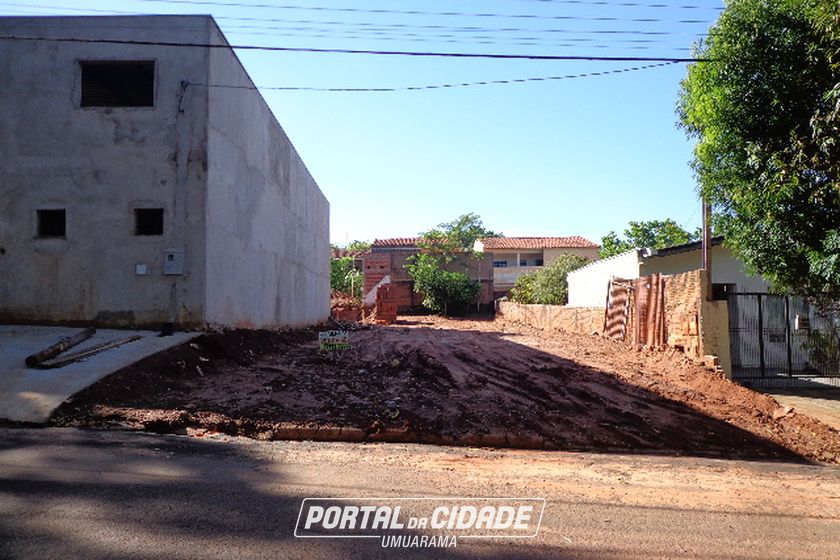Terreno &agrave; venda - 350m&sup2; - Zona Armazem
