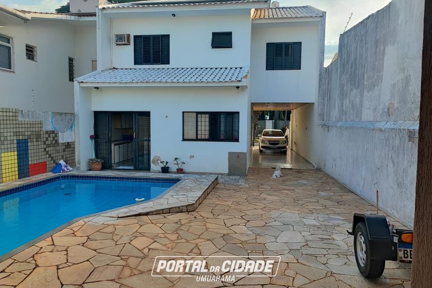 Sobrado &agrave; venda - 232m&sup2; - Zona 2