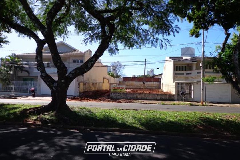 Terreno &agrave; venda - 490m&sup2; - Zona II