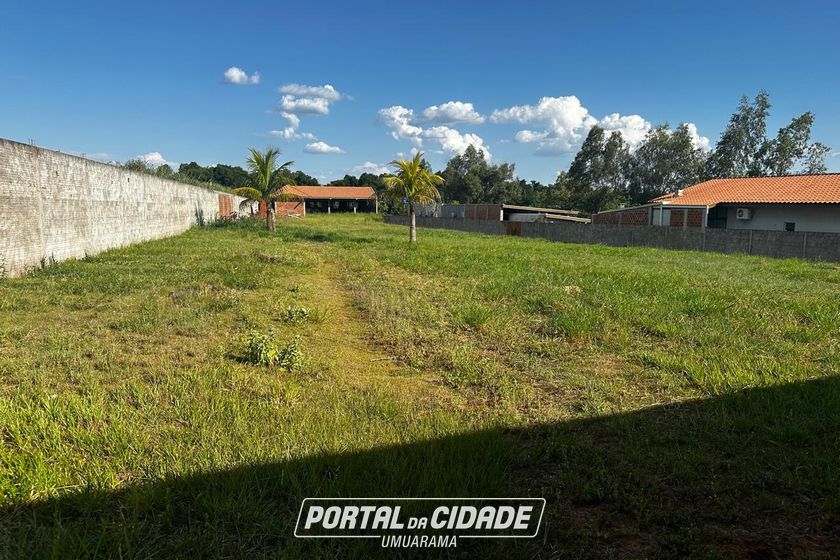 Ch&aacute;cara &agrave; venda - 2500m&sup2; - Condom&iacute;nio de Ch&aacute;caras Lagoa Dourada