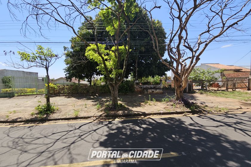 Terreno &agrave; venda - 616m&sup2; - Zona 5
