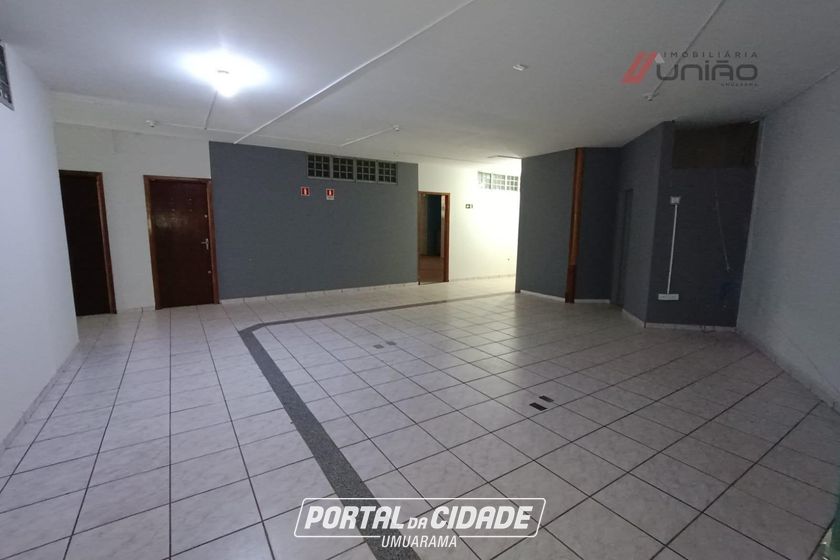 Sal&atilde;o Comercial para alugar - 880m&sup2; - Zona III