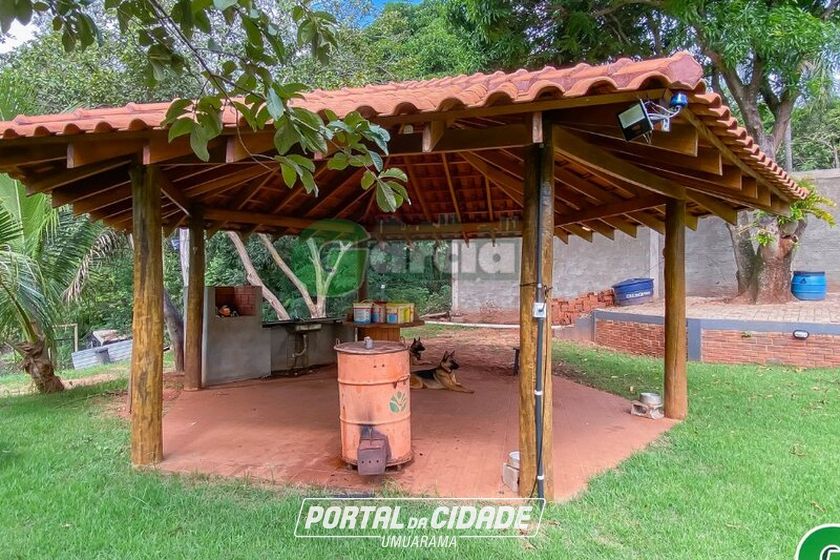 Ch&aacute;cara &agrave; venda - 25m&sup2; - -