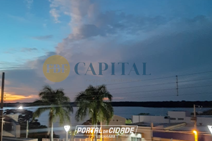 Casa &agrave; venda - 558m&sup2; - Centro