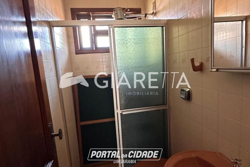 Casa &agrave; venda - 300m&sup2; - CENTRO