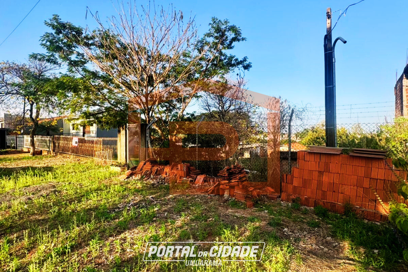 Terreno &agrave; venda - 435m&sup2; - Zona IV