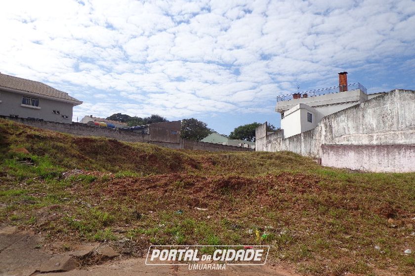 Terreno &agrave; venda - 1631m&sup2; - Zona 1