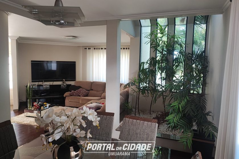 Sobrado &agrave; venda - 365m&sup2; - Zona II