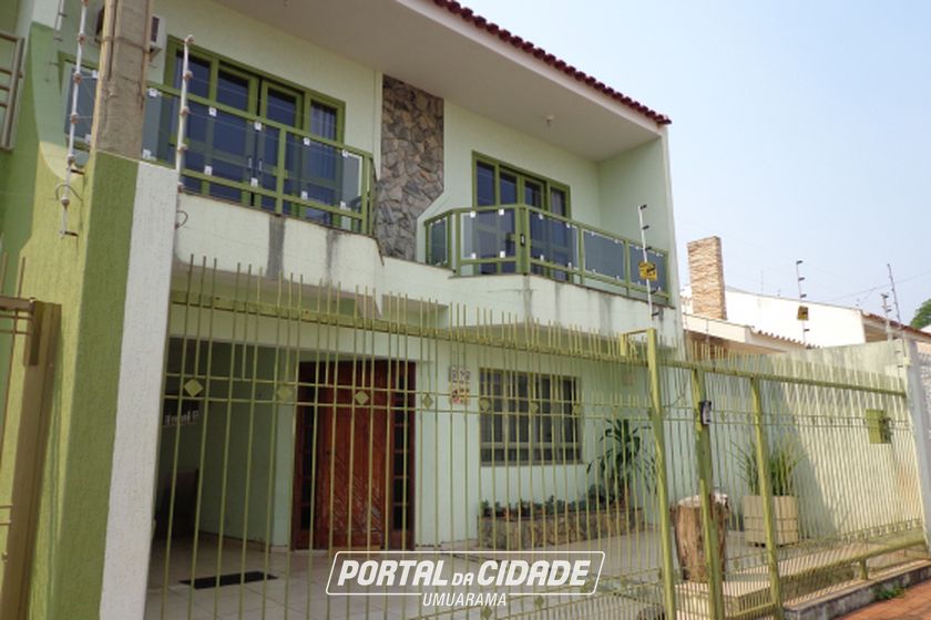 Sobrado &agrave; venda - 247m&sup2; - Zona 2