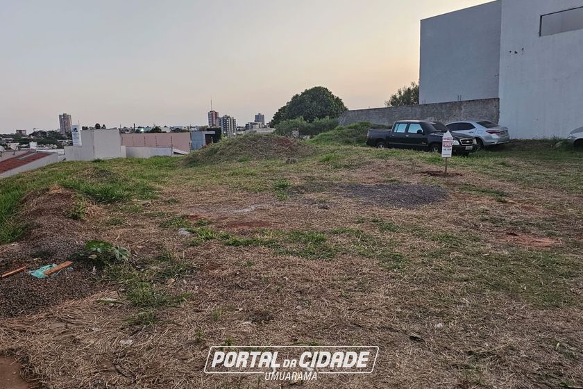 Terreno &agrave; venda - 402m&sup2; - JARDIM LAGUNA