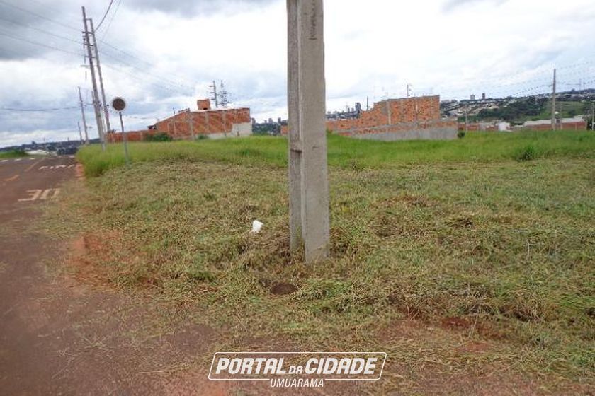 Terreno &agrave; venda - 304m&sup2; - Jardim Real