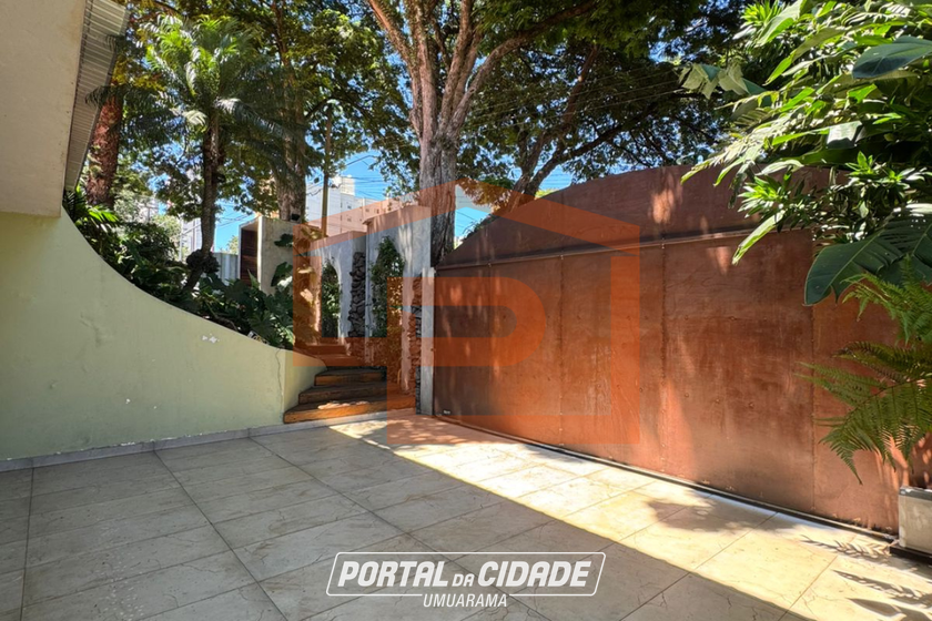 Casa &agrave; venda - 240m&sup2; - Centro