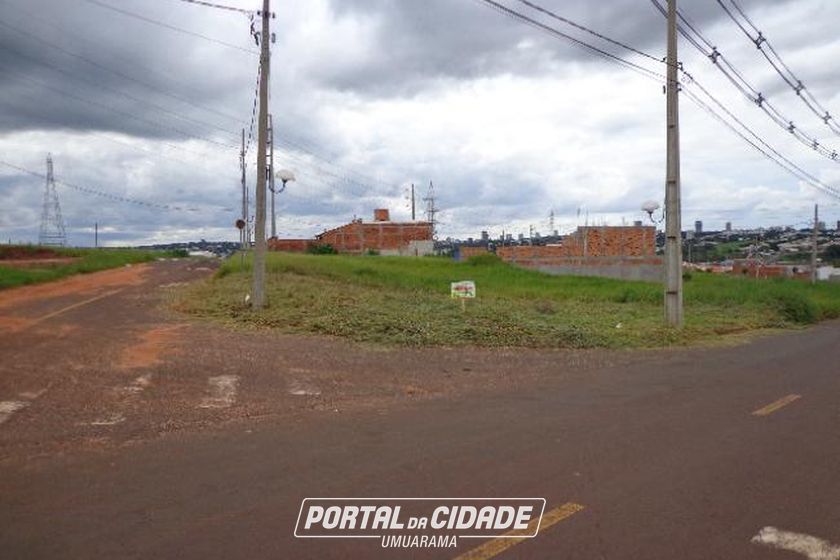Terreno &agrave; venda - 304m&sup2; - Jardim Real