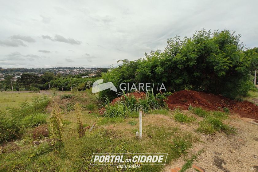Terreno &agrave; venda - 360m&sup2; - CENTRO