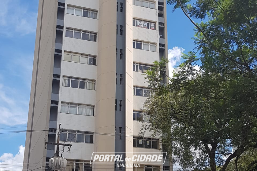 Sal&atilde;o Comercial &agrave; venda - 90m&sup2; - Zona 1