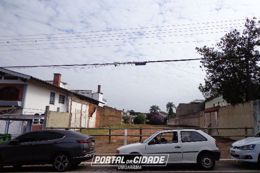 Terreno &agrave; venda - 1631m&sup2; - Zona 1