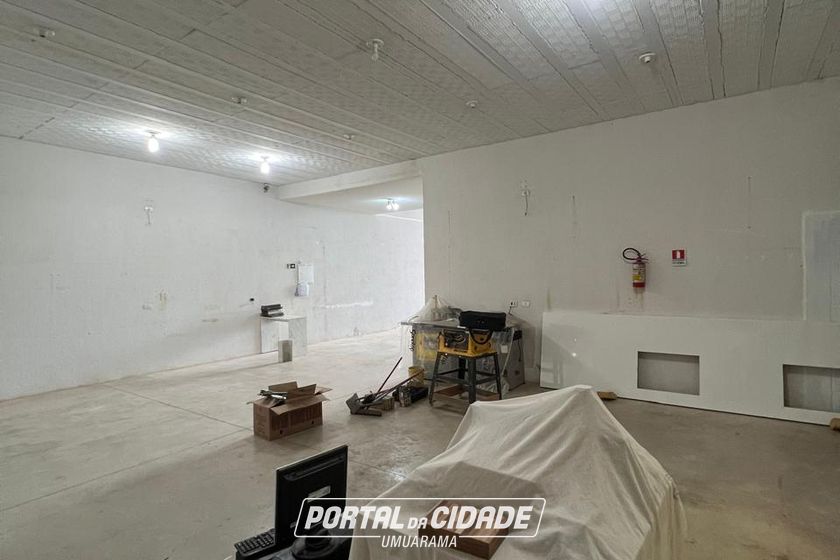 Sal&atilde;o Comercial para alugar - 180m&sup2; - Parque Residencial da G&aacute;vea