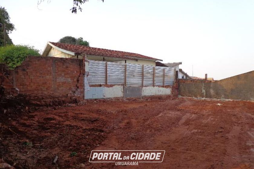 Terreno &agrave; venda - 181m&sup2; - Zona 3