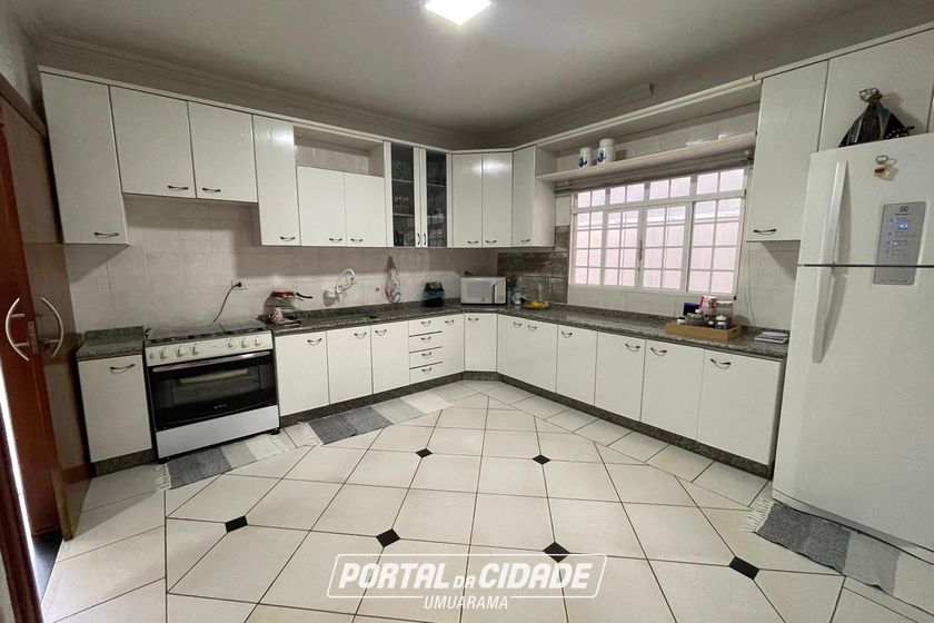 Casa &agrave; venda - 248m&sup2; - ZONA VII