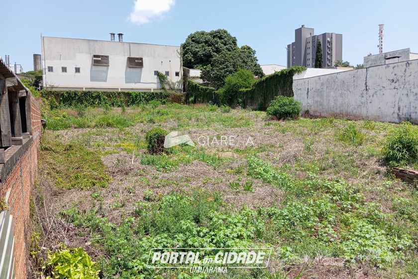 Terreno &agrave; venda - 1000m&sup2; - CENTRO