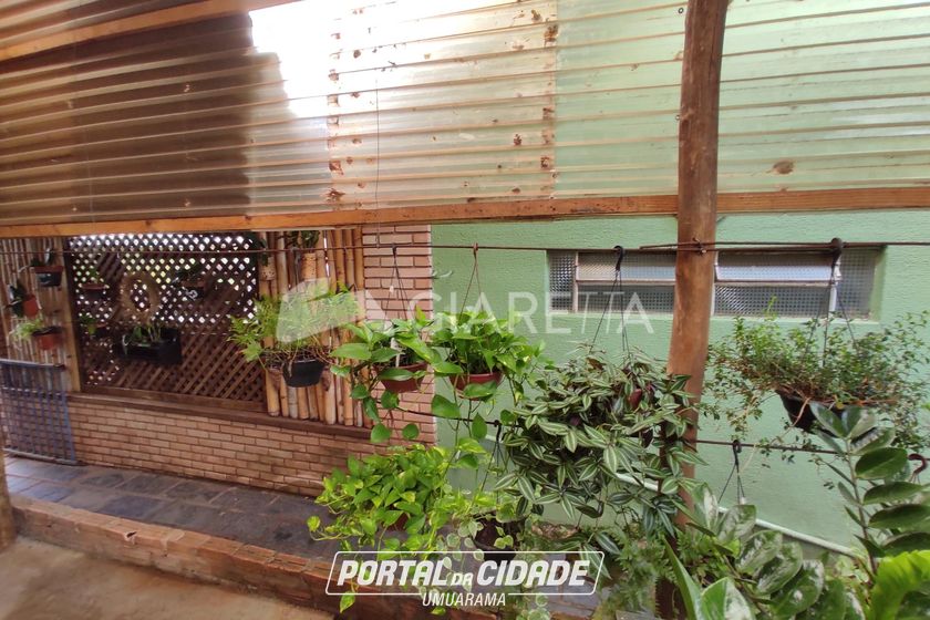 Terreno &agrave; venda - 250m&sup2; - CENTRO