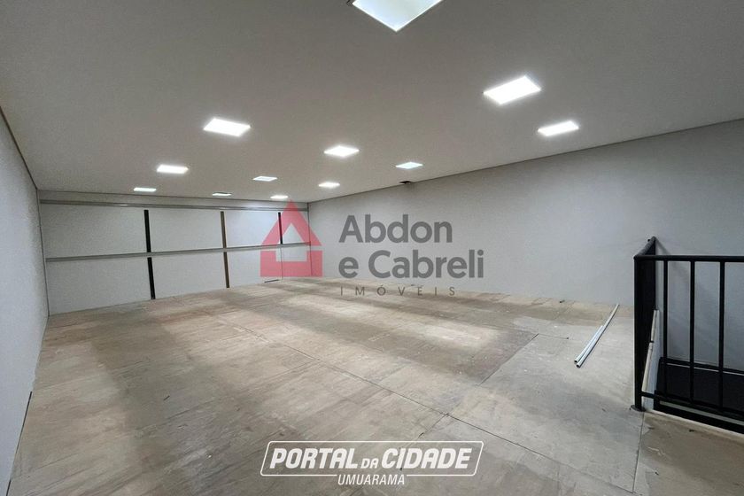 Sal&atilde;o Comercial para alugar - 800m&sup2; - Zona III