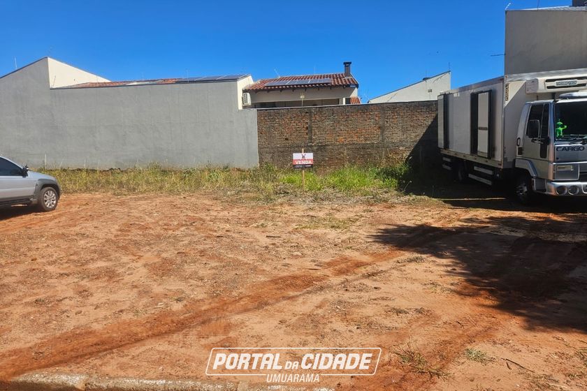 Terreno &agrave; venda - 180m&sup2; - Zona VII