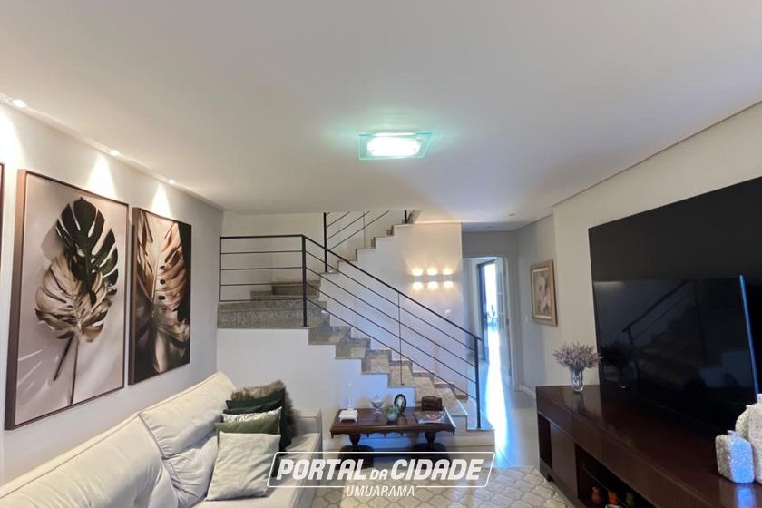 Sobrado &agrave; venda - 245m&sup2; - Zona II