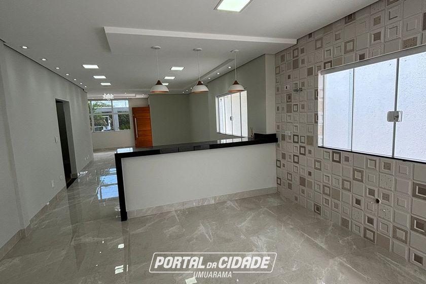 Casa &agrave; venda - 202m&sup2; - Zona 1a  Pr&oacute;ximo Ao Hospital Cemil