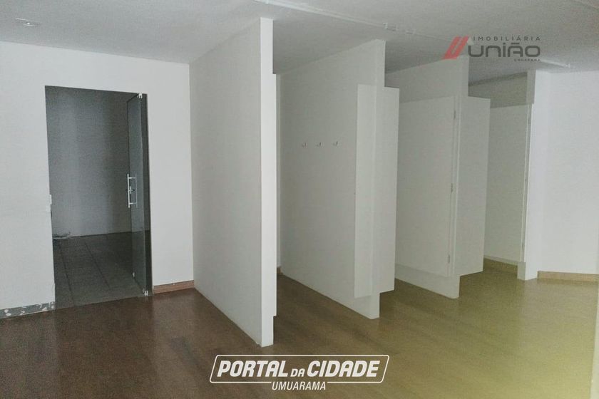 Sal&atilde;o Comercial para alugar - 245m&sup2; - Centro