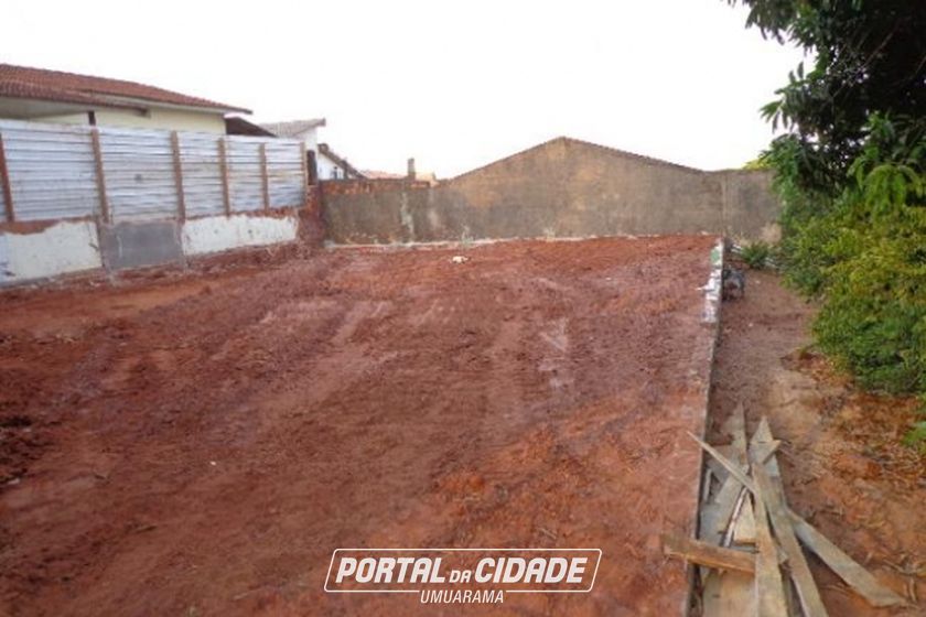 Terreno &agrave; venda - 180m&sup2; - Zona III