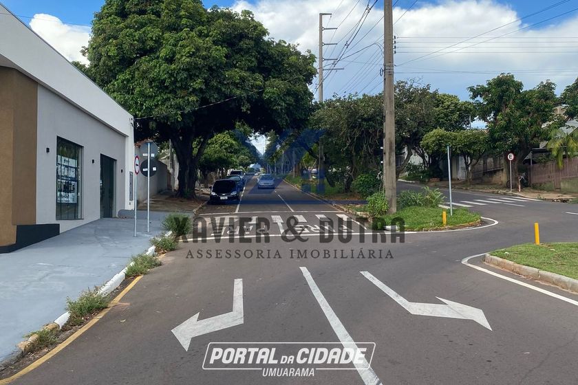 Sala Comercial &agrave; venda - 150m&sup2; - E resid&ecirc;ncia de 85m&sup2; de &aacute;rea constru&iacute;da - Esquina com a Avenida Mascaranhos de Morais